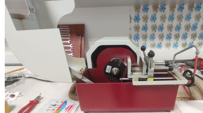 Sample cutting system